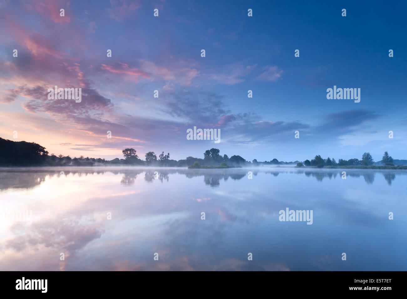 Sky reflected in river hi-res stock photography and images - Alamy