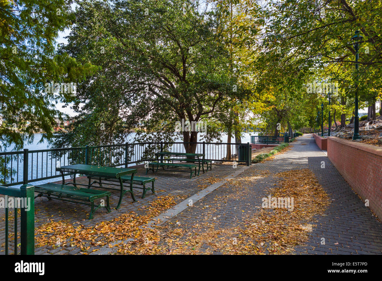 The Augusta Riverwalk Alongside The Savannah River In The Fall Stock Photo Alamy The Augusta Riverwalk Alongside The Savannah River In The Fall Stock Photo Alamy