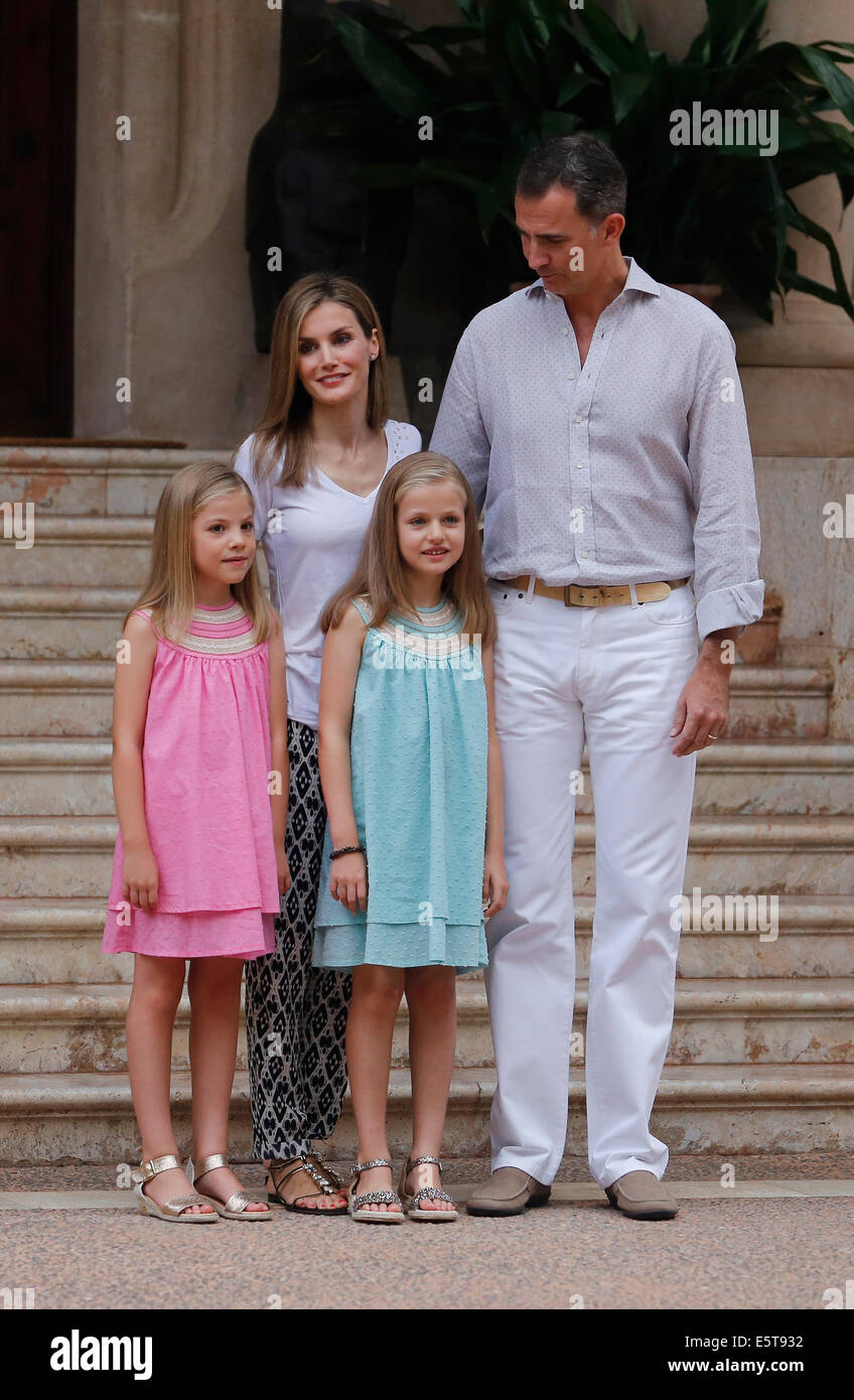 Palma De Mallorca, Spain. 5th Aug, 2014. Spain's royals, King Felipe, Queen Letizia and Princesses Leonor and Sofia pose for photographers at Marivent Palace during the start of their hollidays in Palma de Mallorca, on August 5, 2014 in Spain Credit:  zixia/Alamy Live News Stock Photo