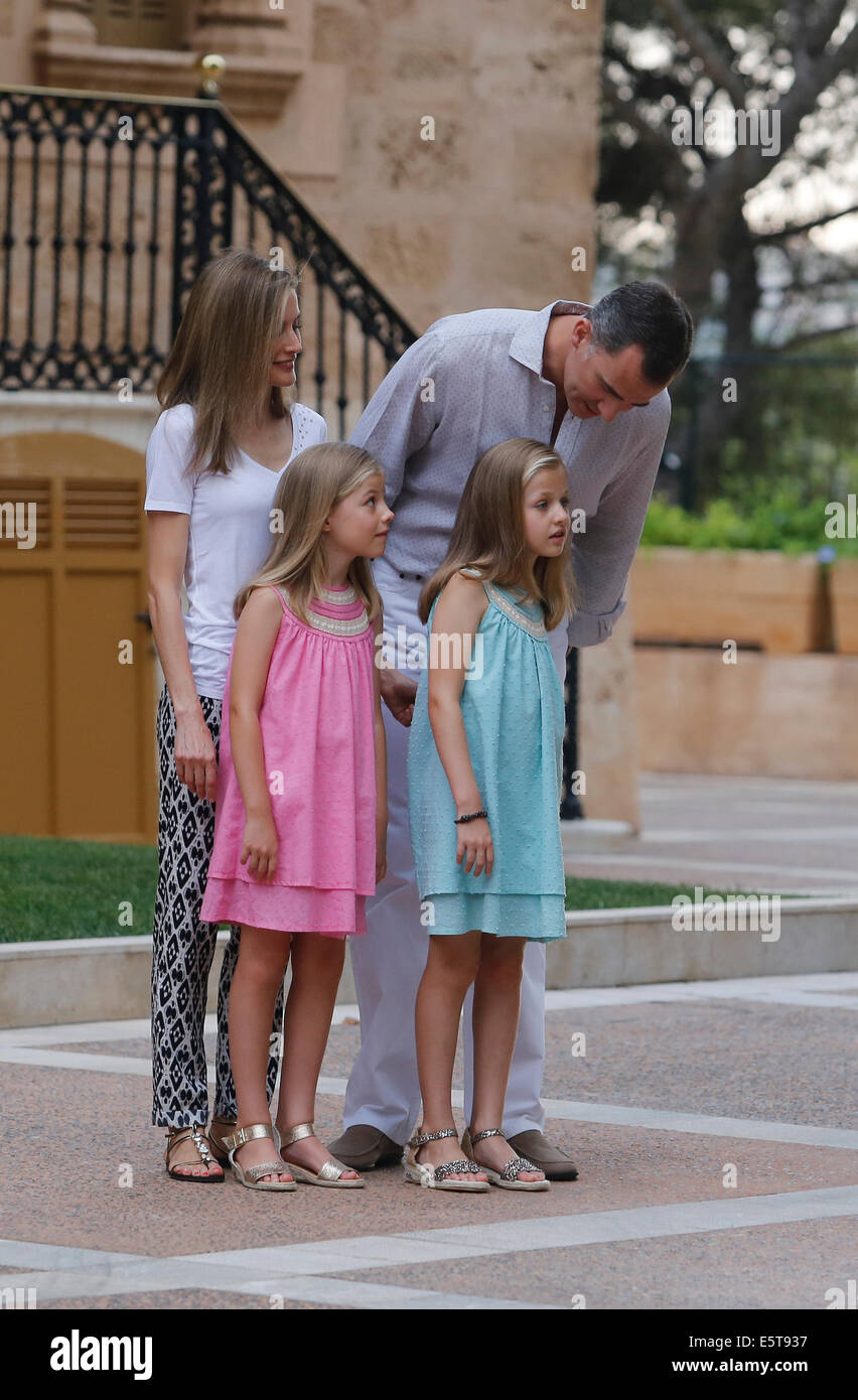 Palma De Mallorca, Spain. 5th Aug, 2014. Spain's royals, King Felipe, Queen Letizia and Princesses Leonor and Sofia pose for photographers at Marivent Palace during the start of their hollidays in Palma de Mallorca, on August 5, 2014 in Spain Credit:  zixia/Alamy Live News Stock Photo