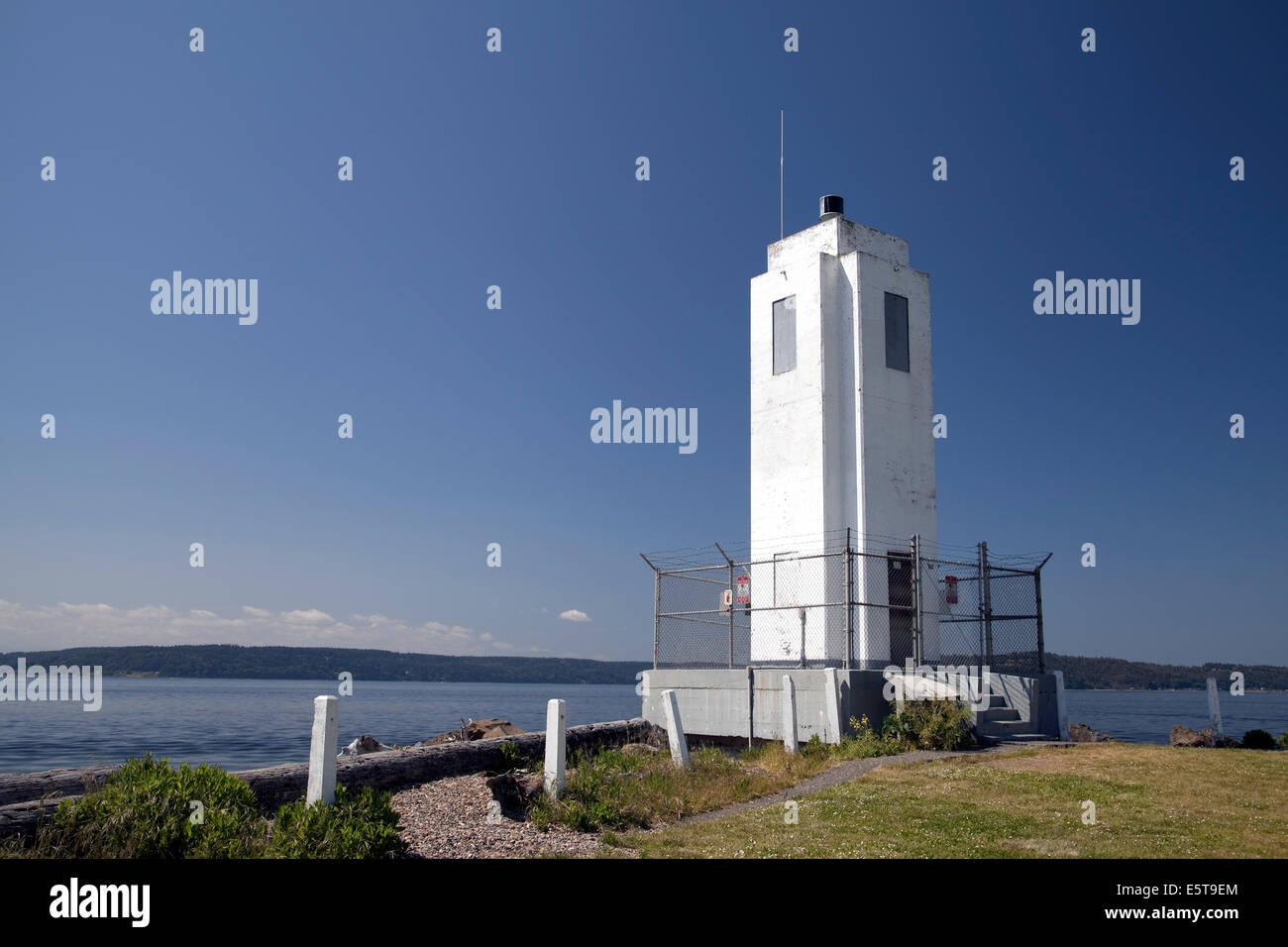 Browns Point Lighthouse sits on the eastern side of the entrance to Commencement Bay near Tacoma, WA, USA. Stock Photo