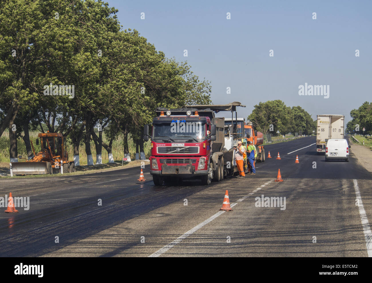 Road works. 31st July, 2014. M29 highway near Nevinnomyssk, Stavropol Krai, Russia © Igor Golovniov/ZUMA Wire/Alamy Live News Stock Photo