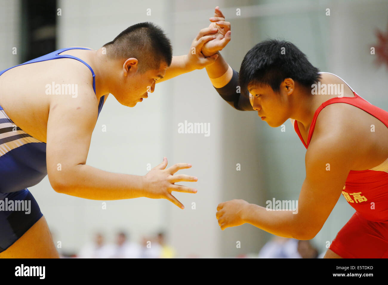 Yokosuka Arena, Kanagawa, Japan. 5th Aug, 2014. (LR) Tyasuhiro