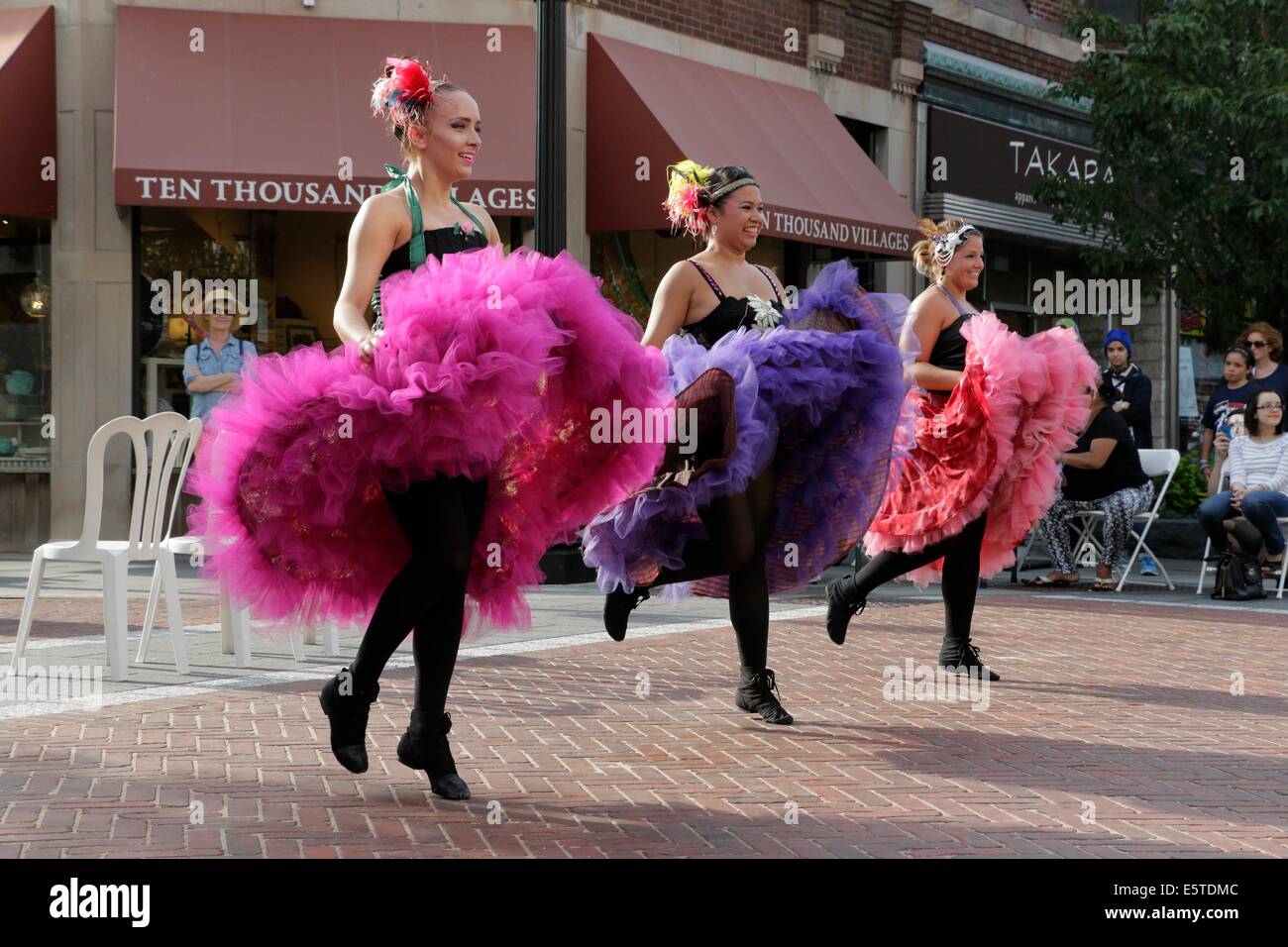 Oak Park, Illinois, USA. 5th August 2014. Can Can dancers bring a taste of  France to Marion Street during the Art dans la Rue festival in this Chicago  suburb. Credit: Todd Bannor/Alamy