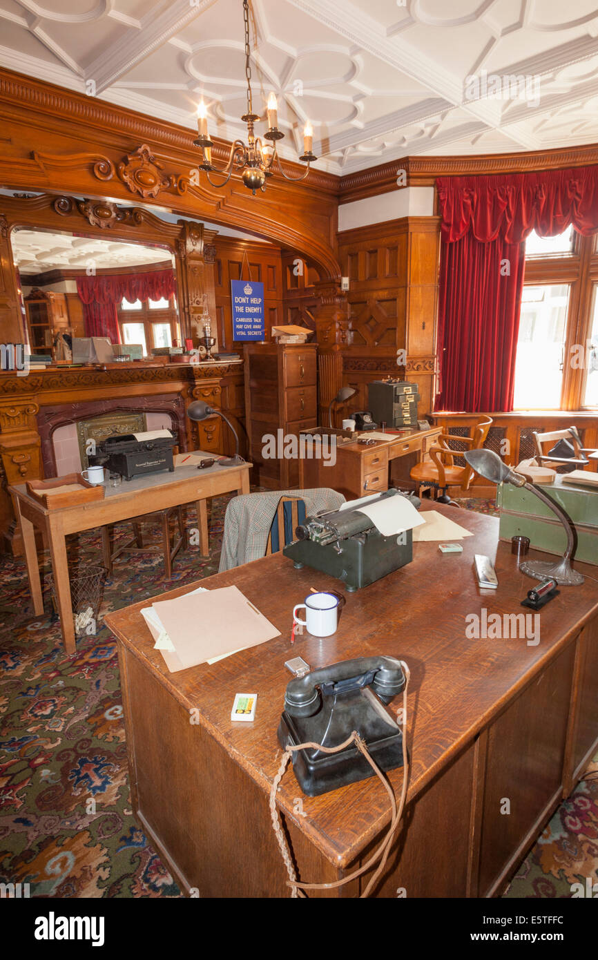 England, Buckinghamshire, Bletchley, Bletchley Park, The Mansion, Recreated WWII Communications Room Stock Photo