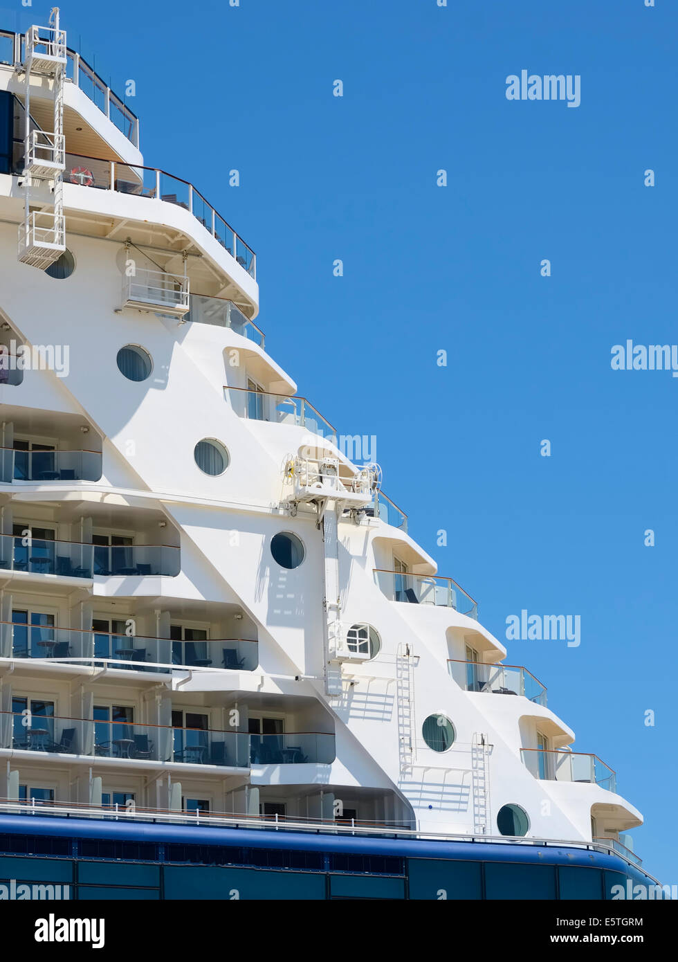 Back of cruise ship hi-res stock photography and images - Alamy