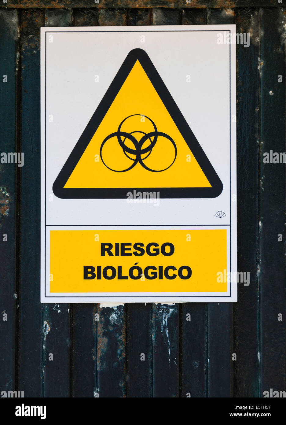 Warning sign, 'Riesgo Biologico', biohazard warning Stock Photo