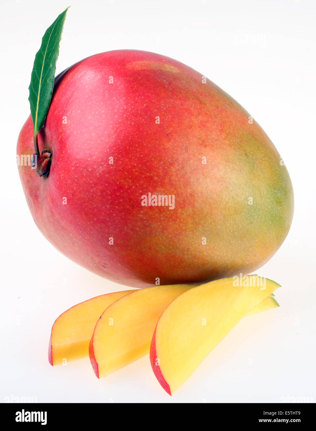 WHOLE HALF AND SLICED MANGO Stock Photo - Alamy