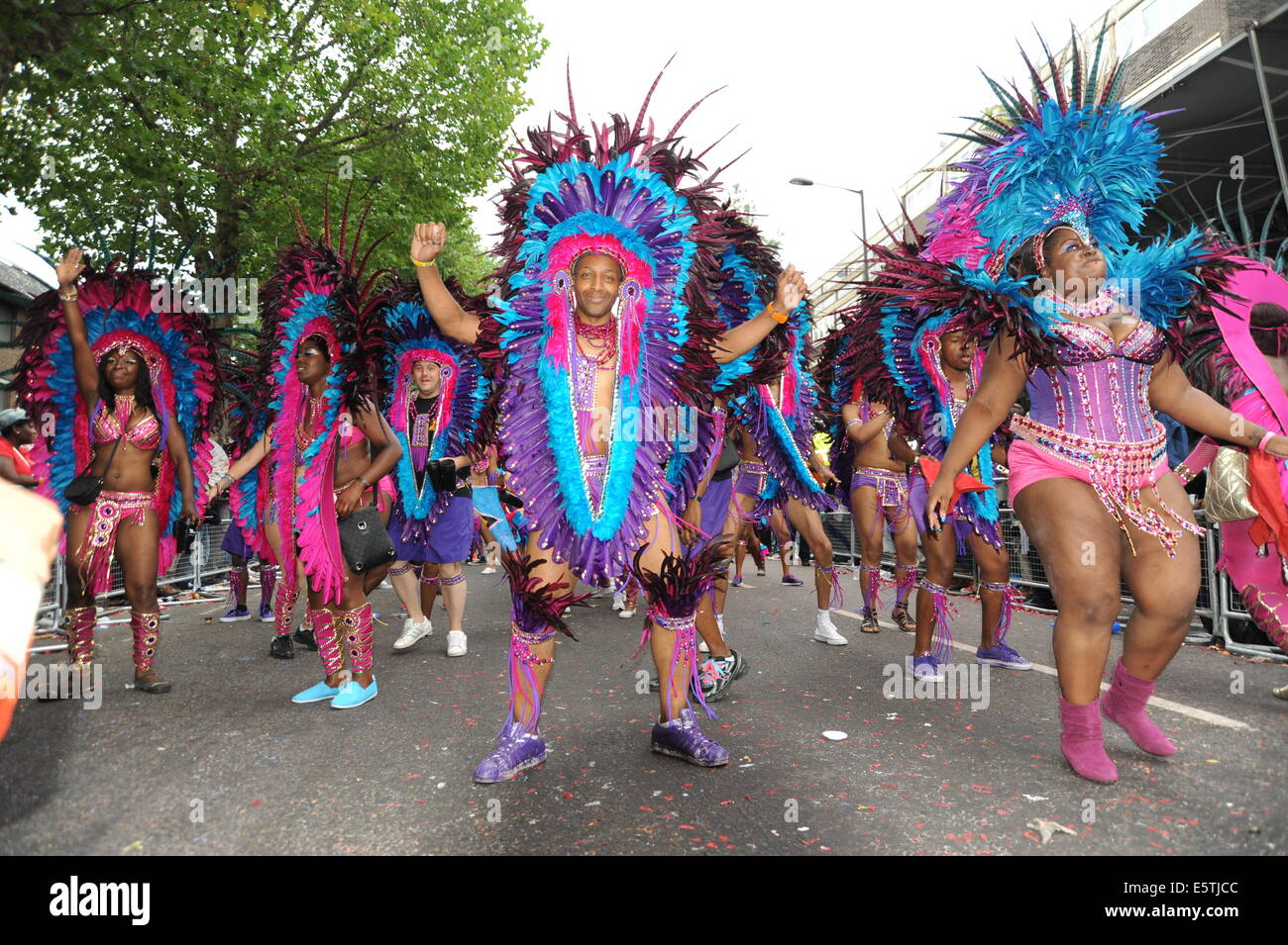 notting-hill-carnival-participants-wearing-traditional-caribbean