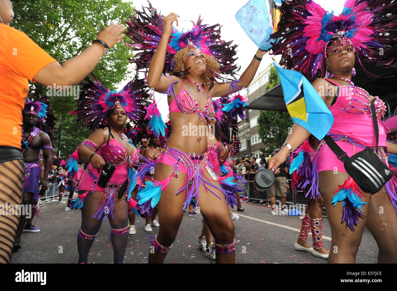 notting-hill-carnival-participants-wearing-traditional-caribbean