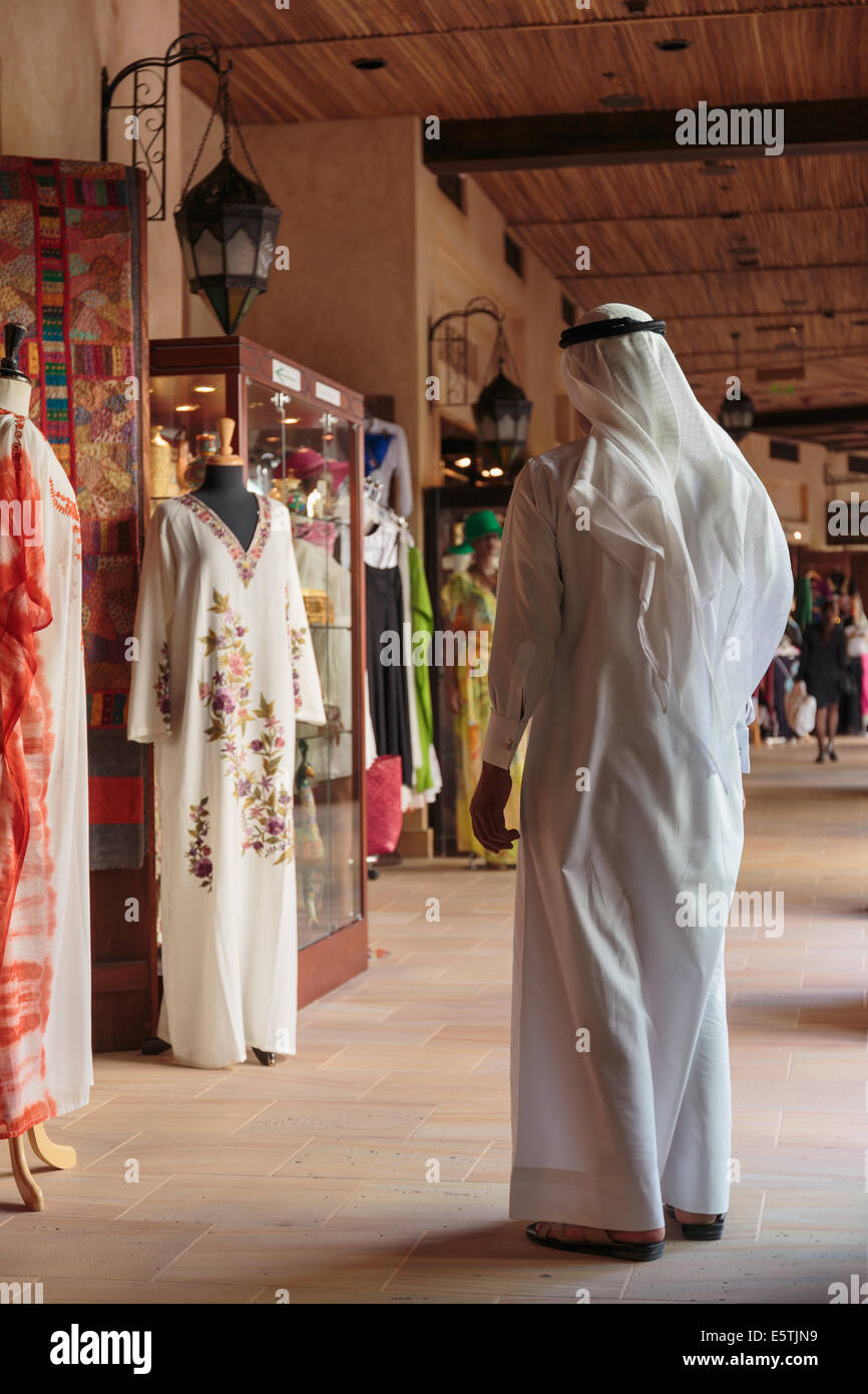 DUBAI UAE NOVEMBER 7 Street Market In Dubai Deira On November 7 2013