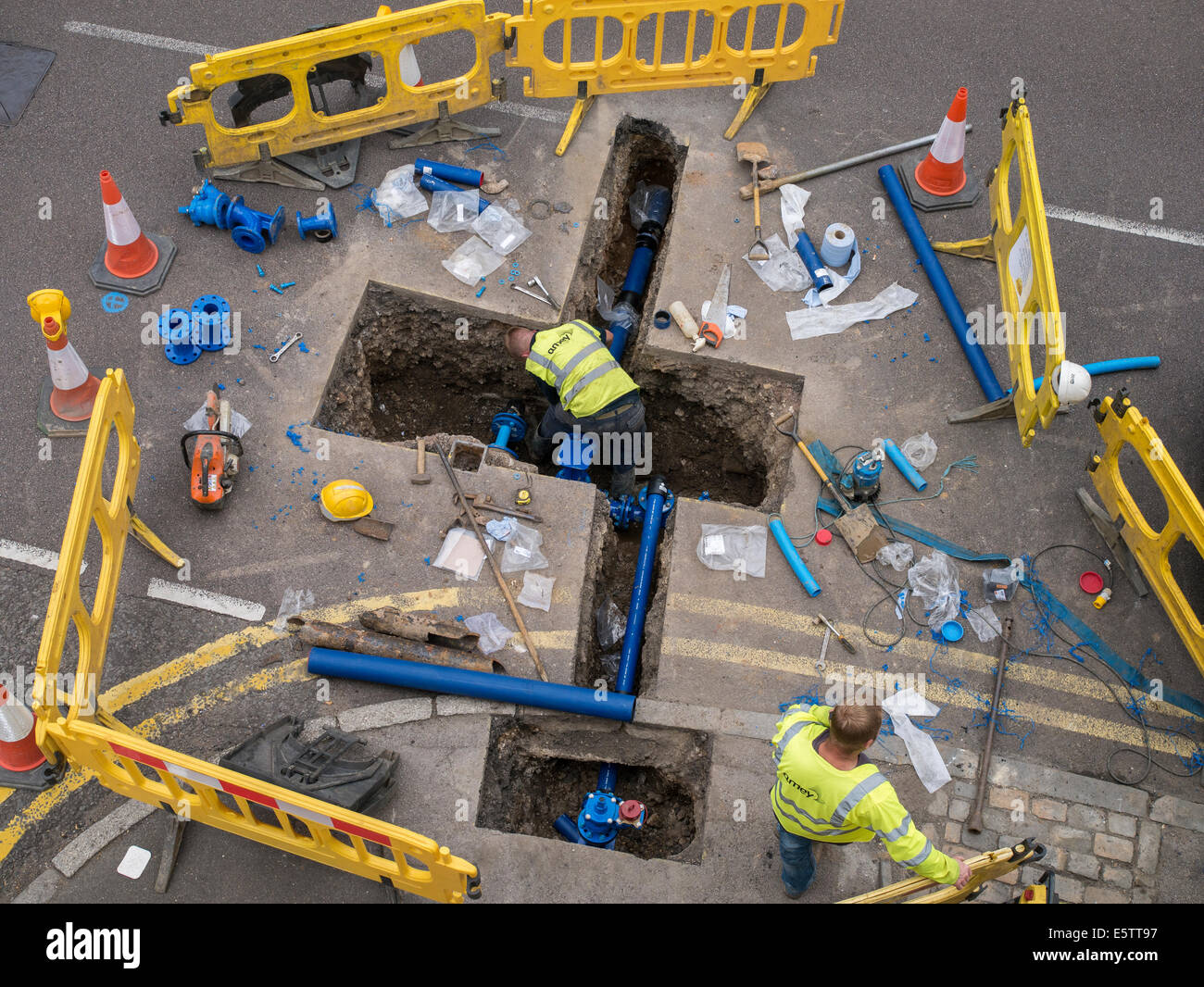 UK Roadworks Repair and replacement of underground water mains pipework