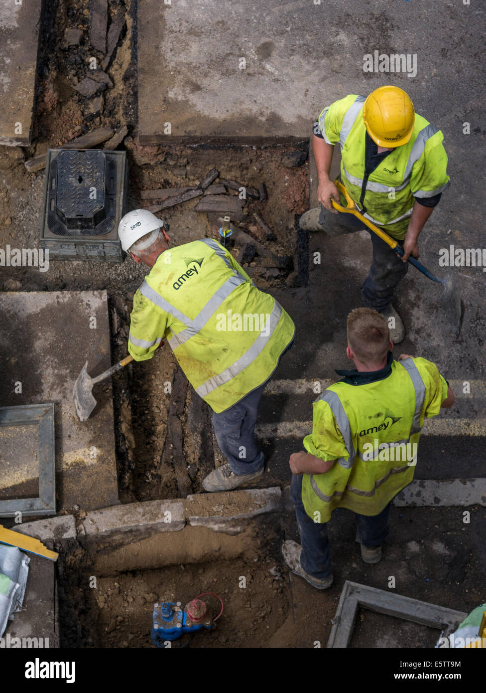 UK Roadworks Repair and replacement of underground water mains pipework by contractors - Amey Stock Photo
