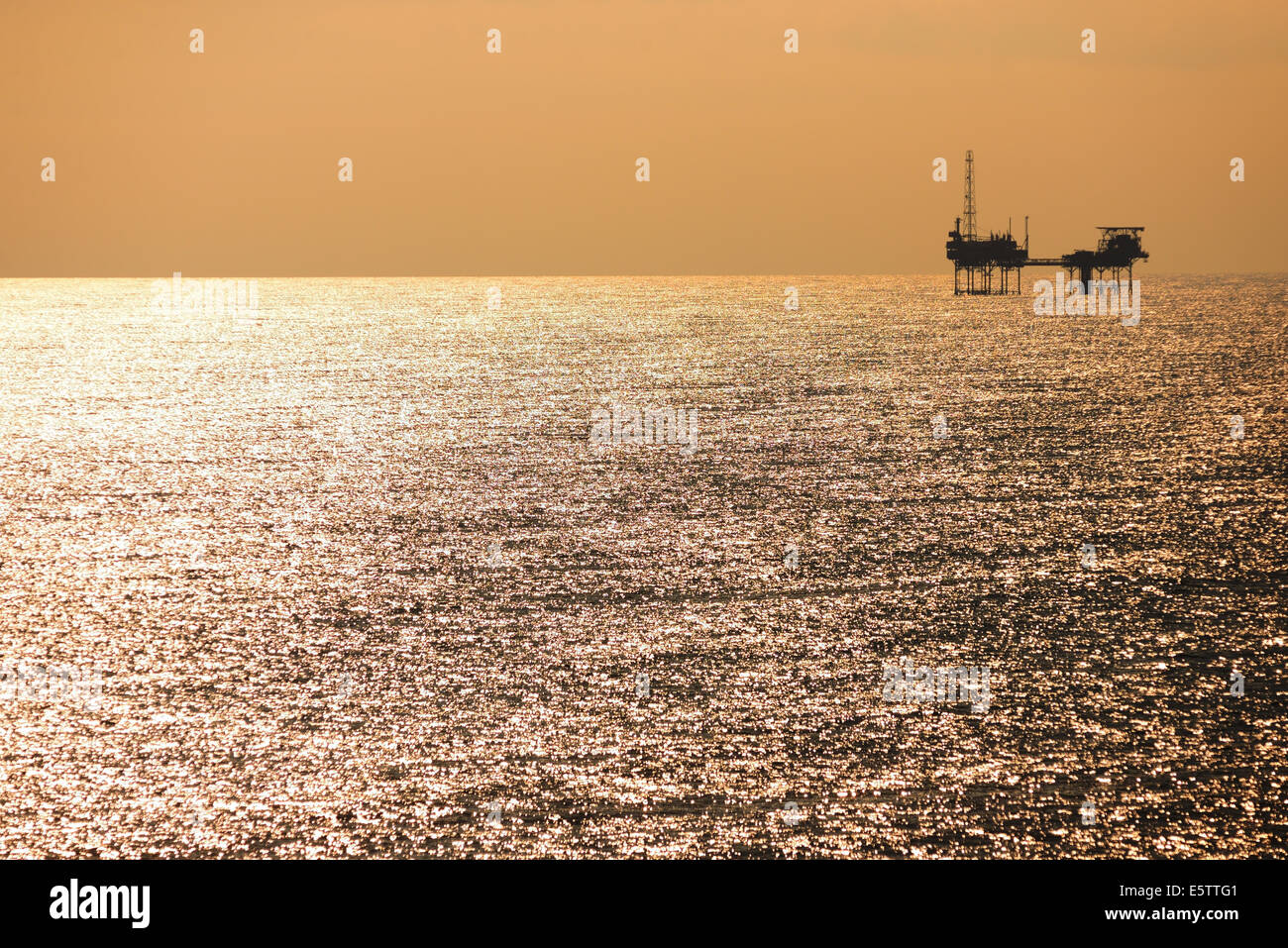 Early oil rig hi-res stock photography and images - Alamy