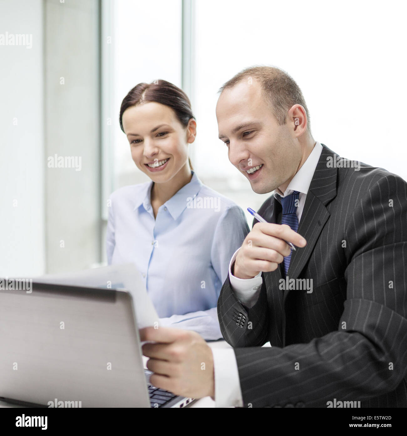 businessman and businesswoman having discussion Stock Photo - Alamy
