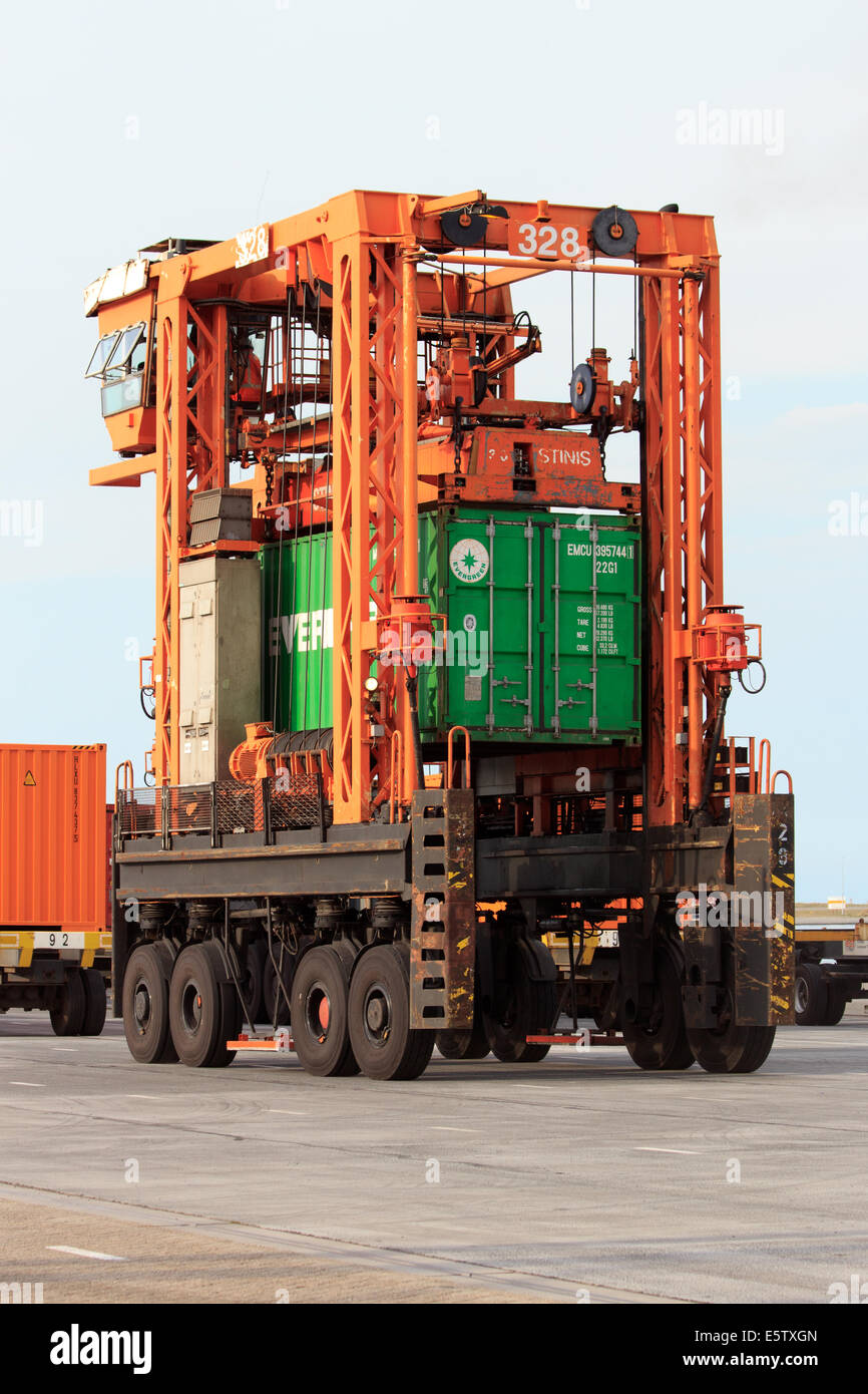 Container spreader crane hires stock photography and images Alamy