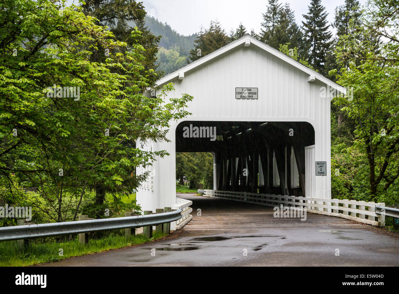 The Dorena Covered Bridge near Cottage Grove, Oregon, USA Stock Photo