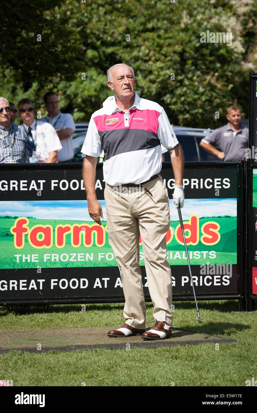 Len Goodman at Nailcote Hall in Warwickshire, UK. 6th August, 2014.  Farm foods British Par 3 Championship at Nailcote Hall in Warwickshire uk for pro,amatuer and celebrities. Pictured: Len Goodman. Credit:  steven roe/Alamy Live News Stock Photo