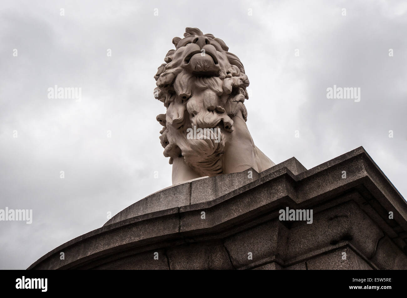 Statue Lion in London Stock Photo Alamy