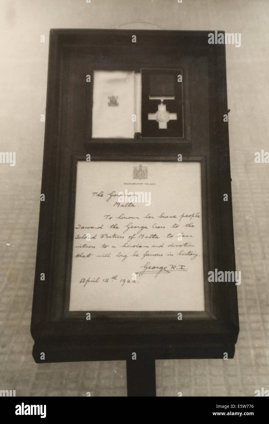 George Medal and King George V1 citation, dated April 1942, in display case standing Palace Square, Malta, September 1942 Stock Photo