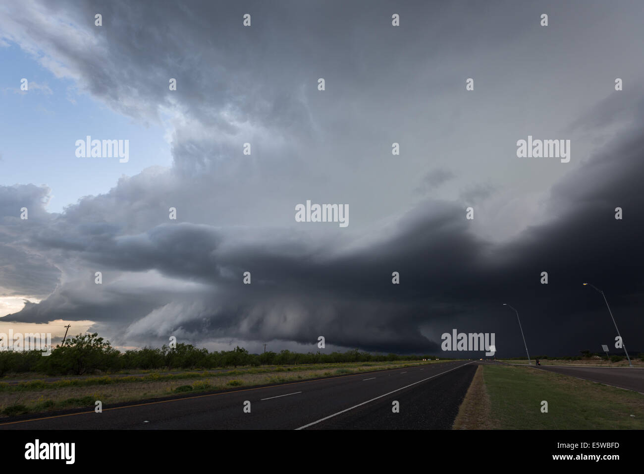 A powerful tornado warned supercell thunderstorm with a large wall ...