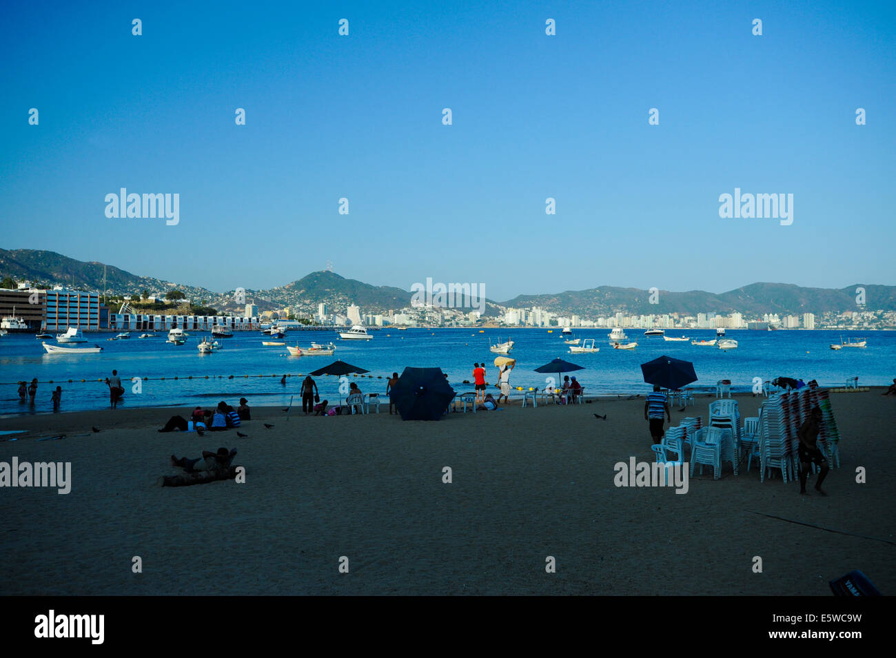 Afternoon on the Playa Tlacopanocha Malecon beach, Acapulco, Mexico ...