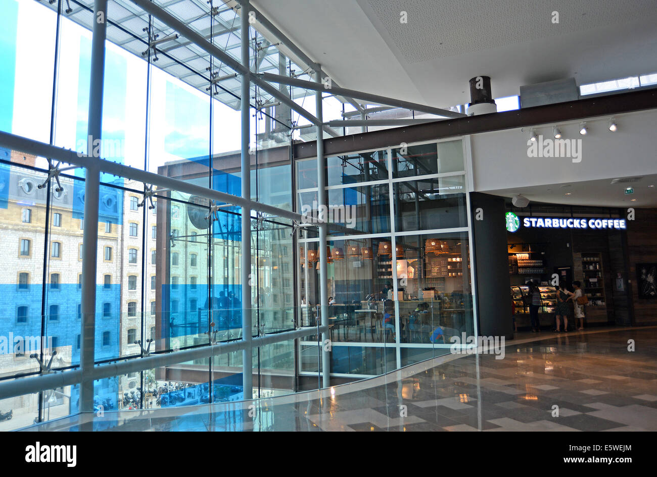 Starbucks mall hi-res stock photography and images - Page 3 - Alamy
