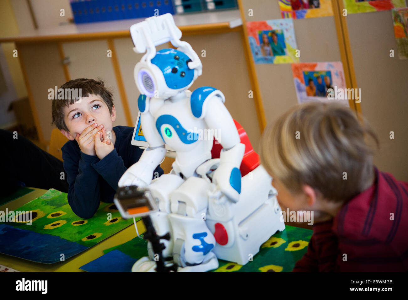 Nao robot child hi-res stock photography and images - Alamy