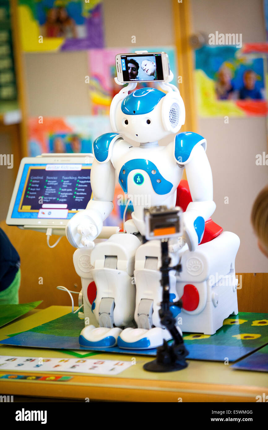 Child robot hi-res stock photography and images - Alamy