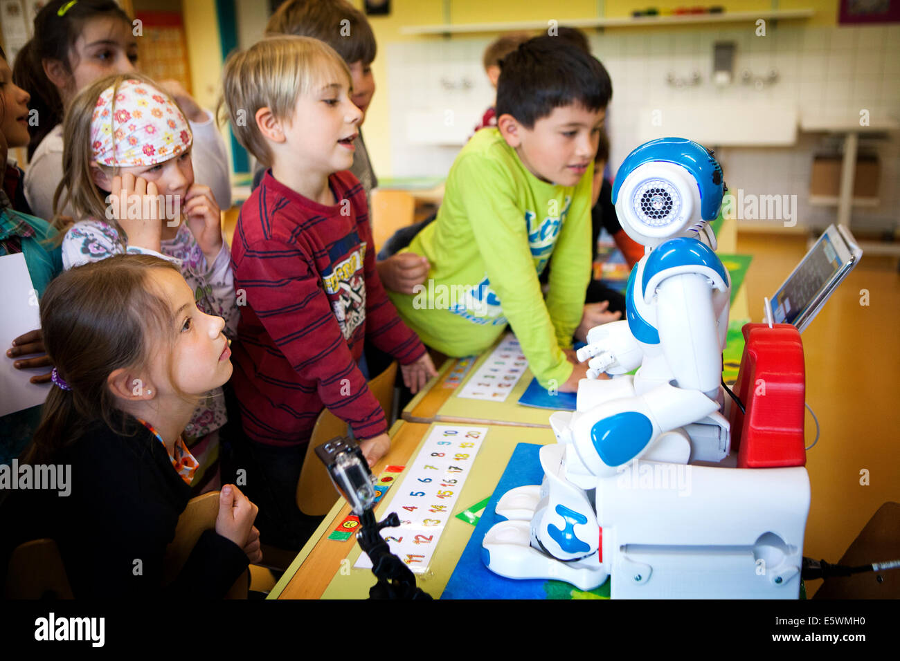 Nao robot child hi-res stock photography and images - Alamy