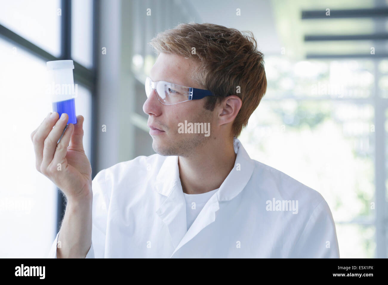 Наука ученые. Взрослые люди ученые. Смешной ученый. Фрэнк хокинг. Ученый человек получивший.