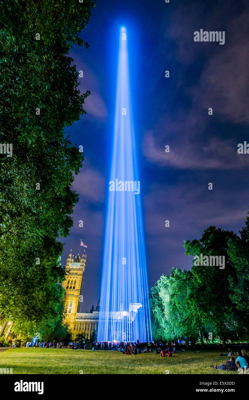 London, UK. 6th August, 2014. Spectra by Ryoji Ikeda, the London light installation for LIGHTS OUT looms above Westminster - it was designed to be able to be seen across the city and appeared at 10 pm as part of a series of art commissions. 14-18 NOW, the official cultural programme for the WW1 centenary commemorations, has organised a number of events to mark the centenary. As part of that, LIGHTS OUT is a nationwide event which are taking place at hundreds of venues, churches, war memorials and iconic buildings across the country on 4 August between 10pm and 11pm. Credit:  Guy Bell/Alamy Liv Stock Photo