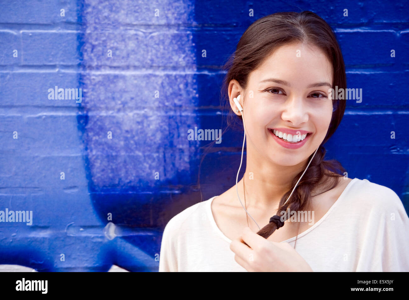 Woman wearing headphones hi-res stock photography and images - Alamy