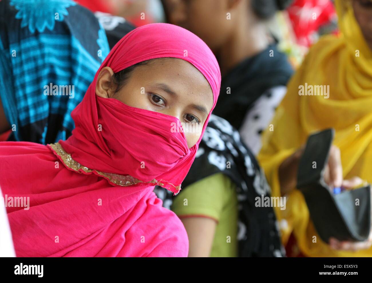 Dhaka Bangladesh 7th Aug 2014 Some Garments Workers Of Tuba Group Collect A Portion Of Their