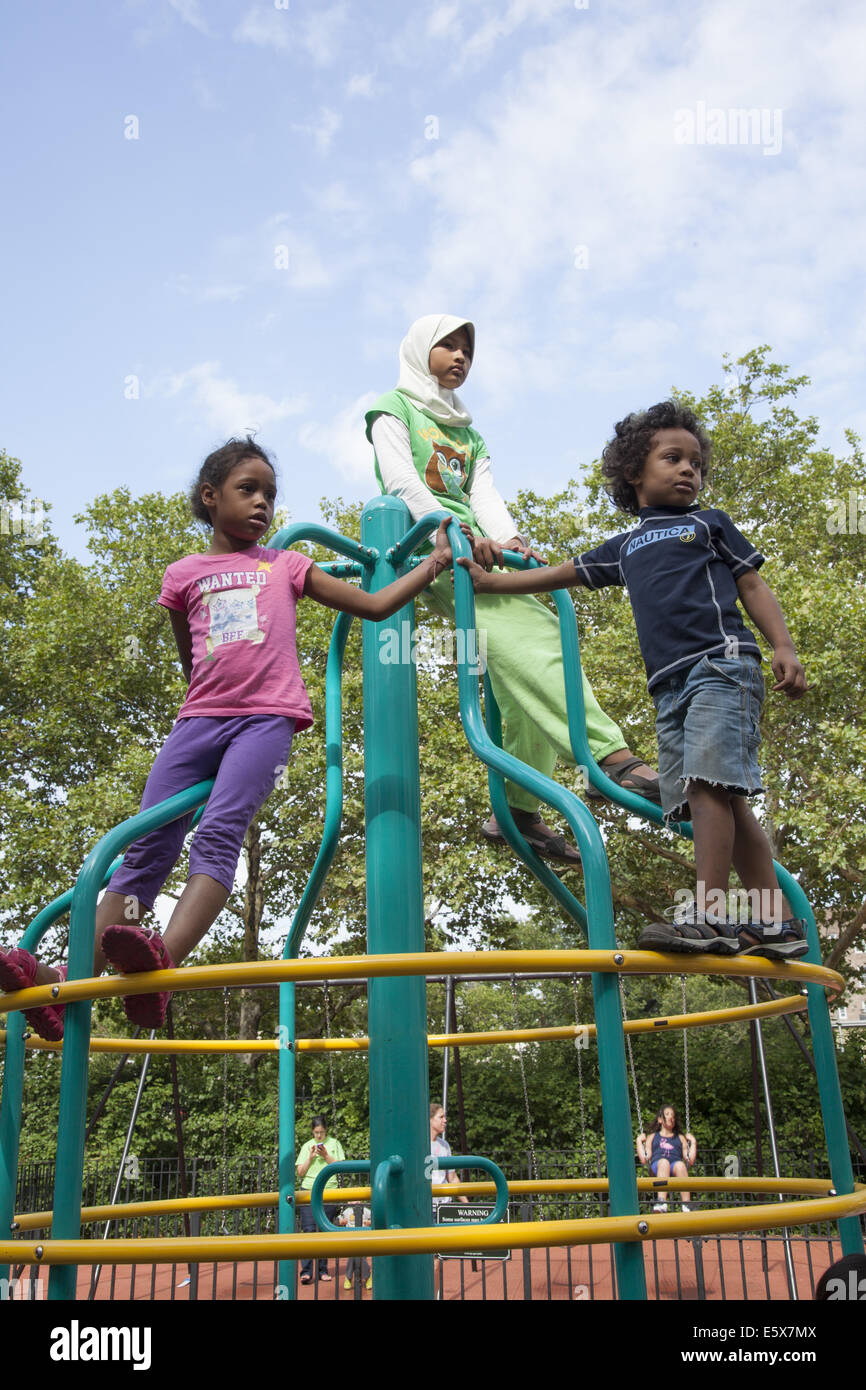 Jungle gym kids group hi res stock photography and images Alamy