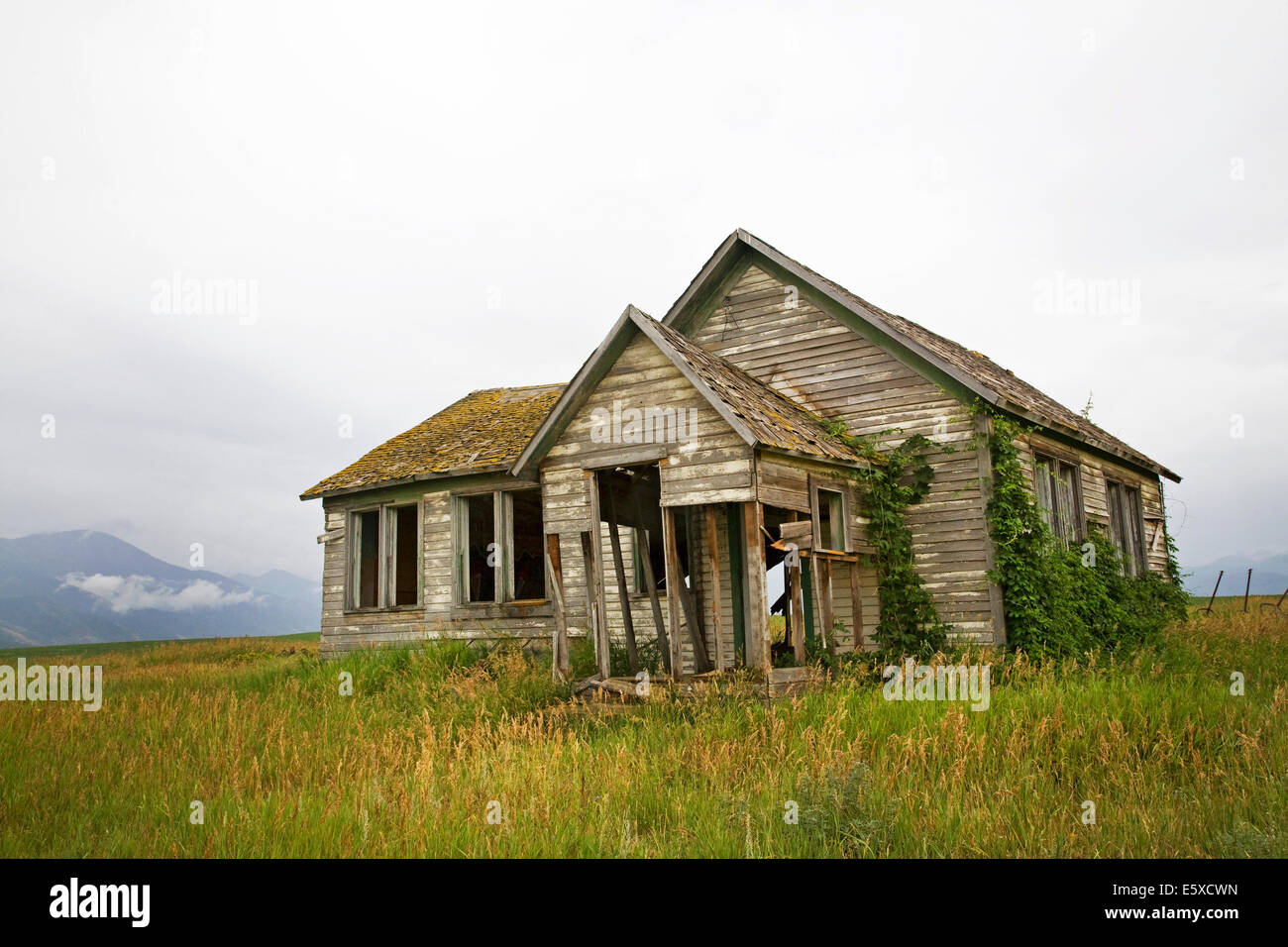 An ancient abandoned farmhouse on a wheat farm in the Swan Valley of eastern Idaho. Stock Photo