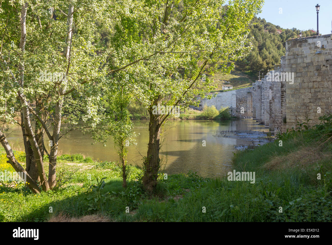 Old stone arch bridge hi-res stock photography and images - Alamy