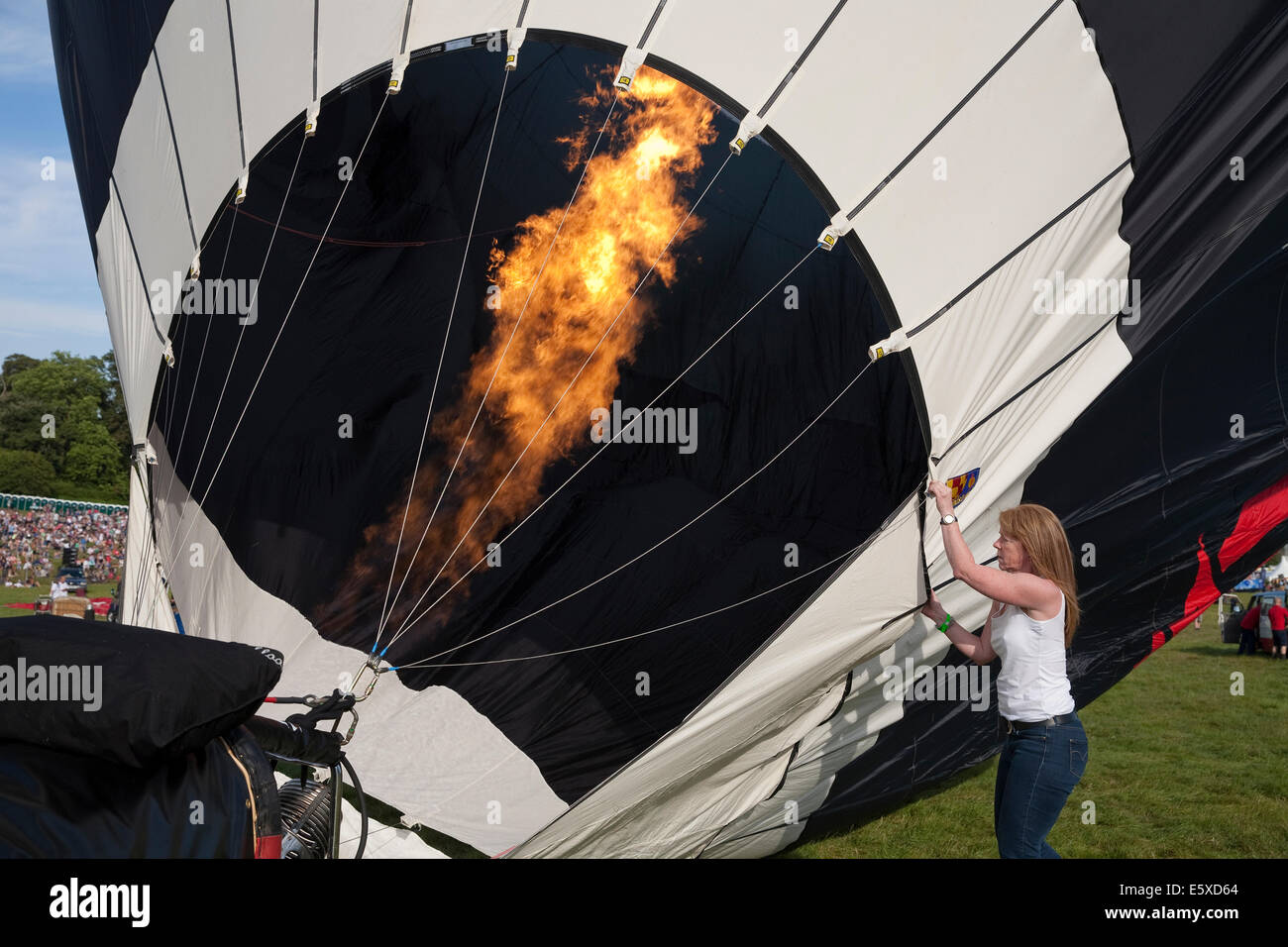 Bristol, UK. 7th August, 2014. Inflation begins at the Bristol International Balloon Fiesta Credit: Keith Larby/Alamy Live News Stock Photo