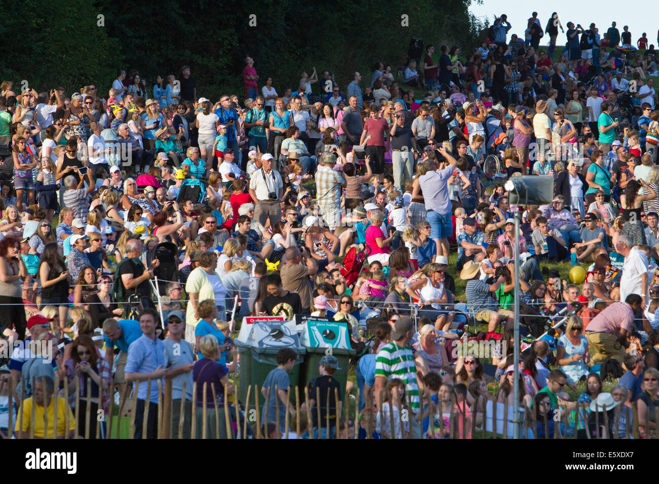 Bristol, UK. 7th August, 2014. Crowds enjoy the sunshine at the evening launch at the Bristol International Balloon Fiesta Credit: Keith Larby/Alamy Live News Stock Photo