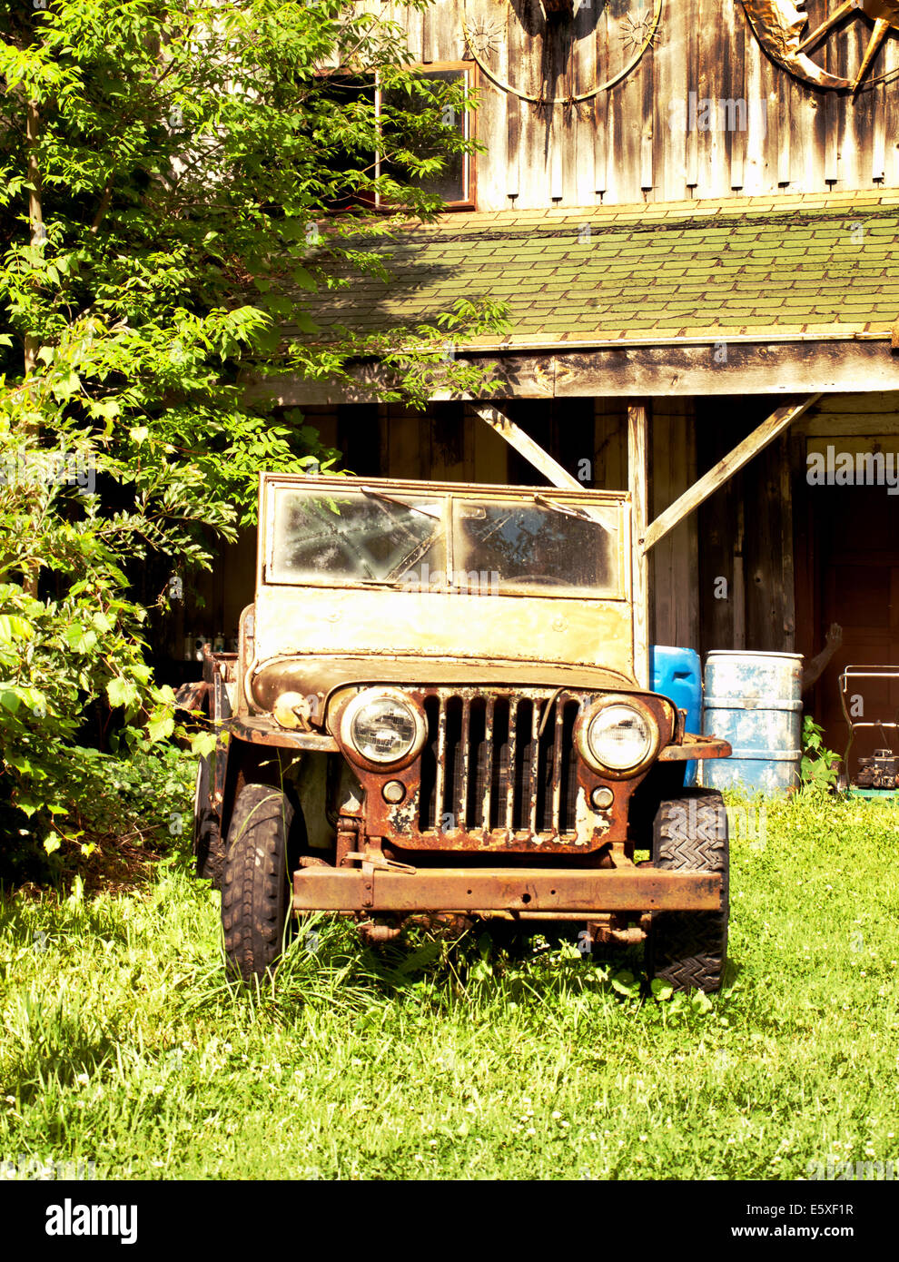 Antique jeep wrangler hi-res stock photography and images - Alamy