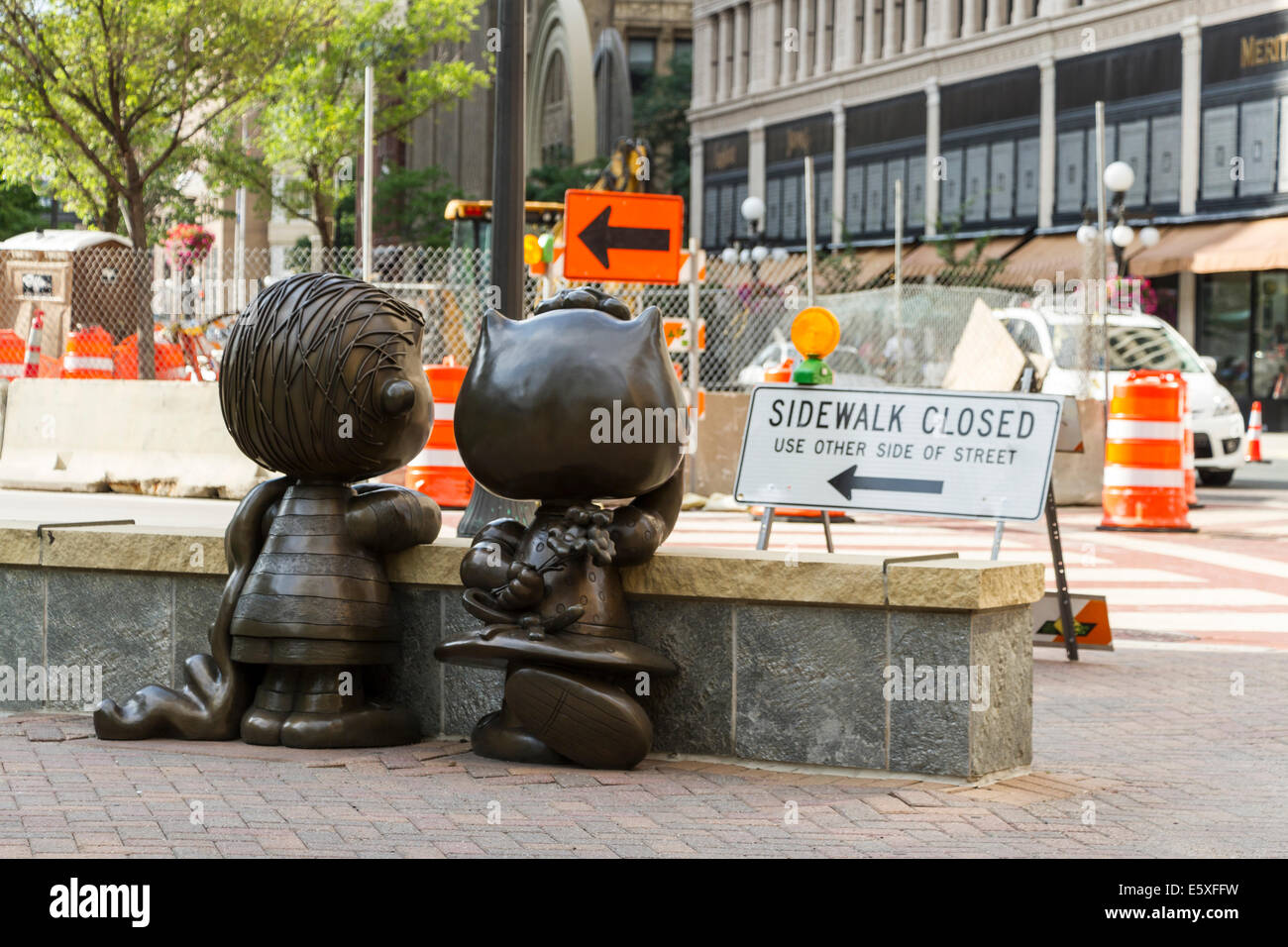 Statue of Charles M Schulz's Peanuts characters Linus and Sally, Rice