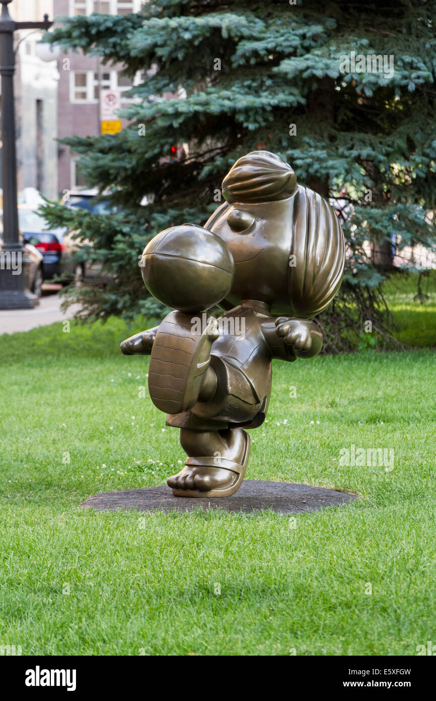 Statue of Charles M Schulz's Peanuts character Patty, Rice Park, St