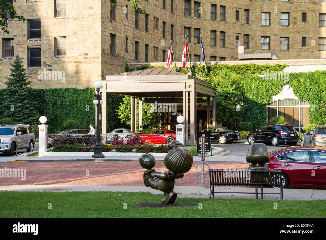 Statue of Charles M Schulz's Peanuts character Patty, Rice Park, St