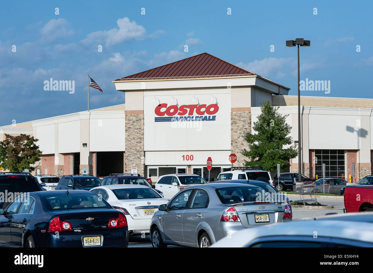 Costco wholesale club store, Mount Laural, New Jersey, USA Stock Photo