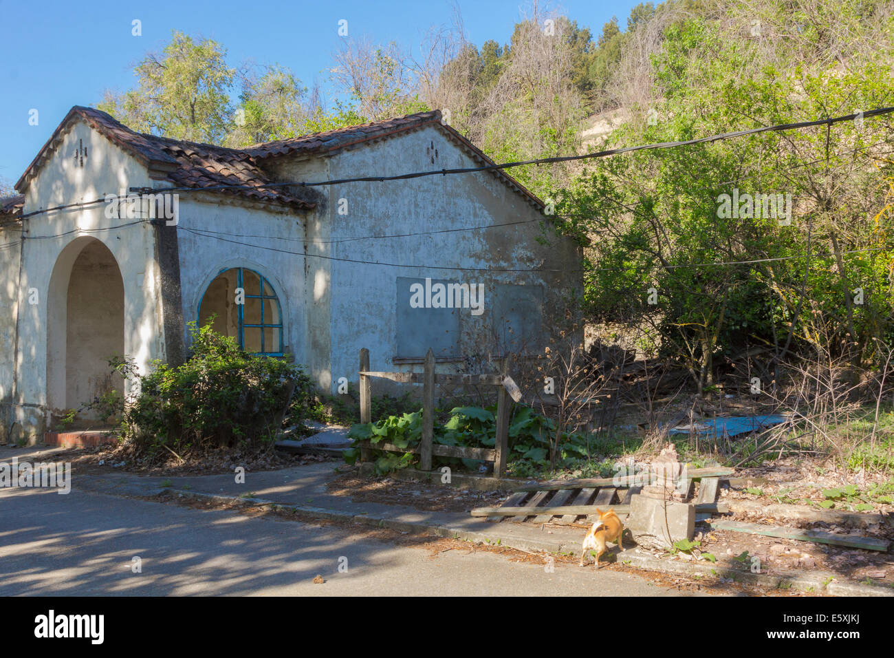 old houses destroyed and in ruins by default Stock Photo - Alamy