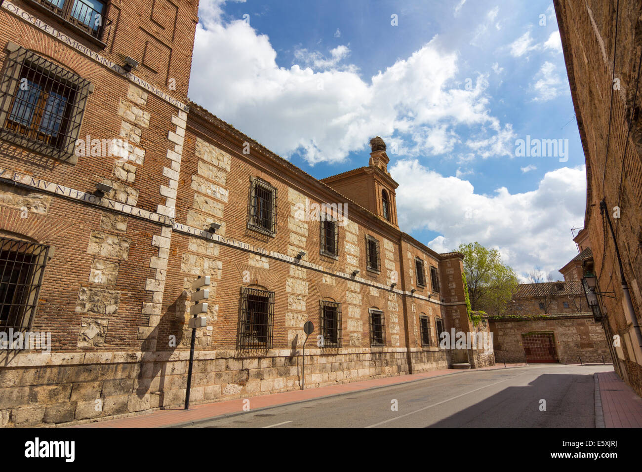 Alcalá de henares skyline hires stock photography and images Alamy