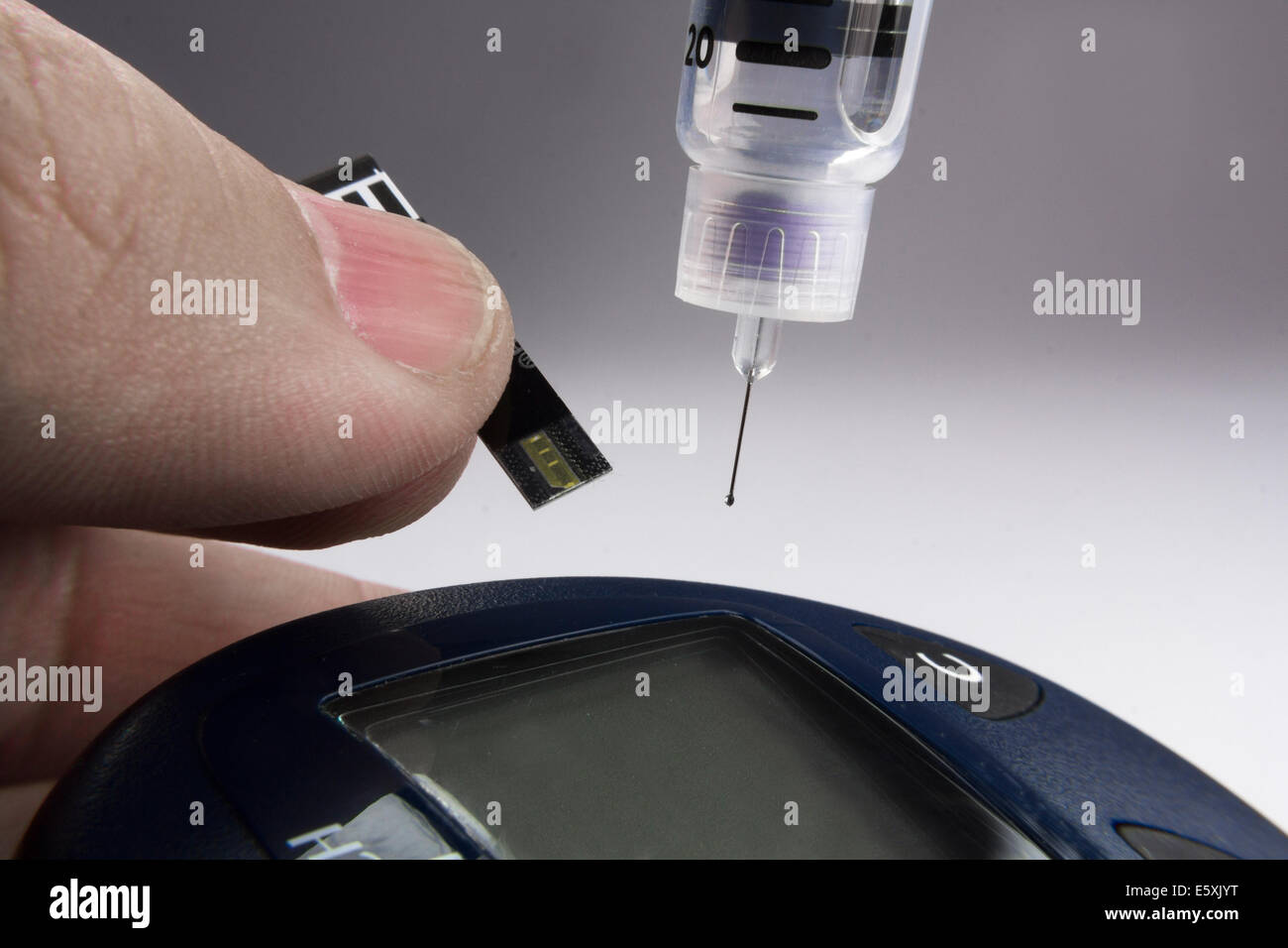 https://c8.alamy.com/comp/E5XJYT/insulin-syringe-with-strip-measuring-blood-glucose-E5XJYT.jpg