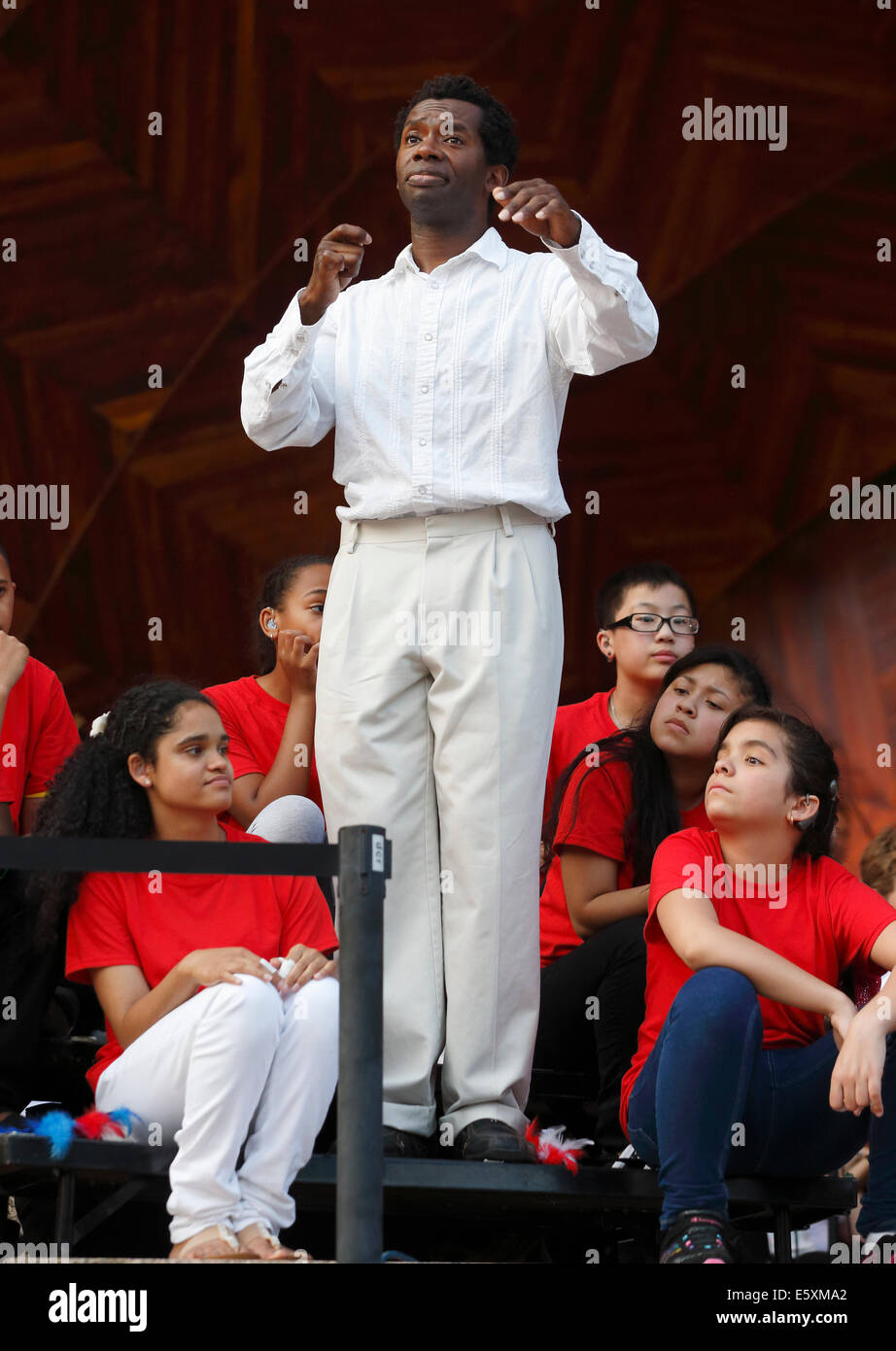 Sign language interpreter concert hires stock photography and images Alamy