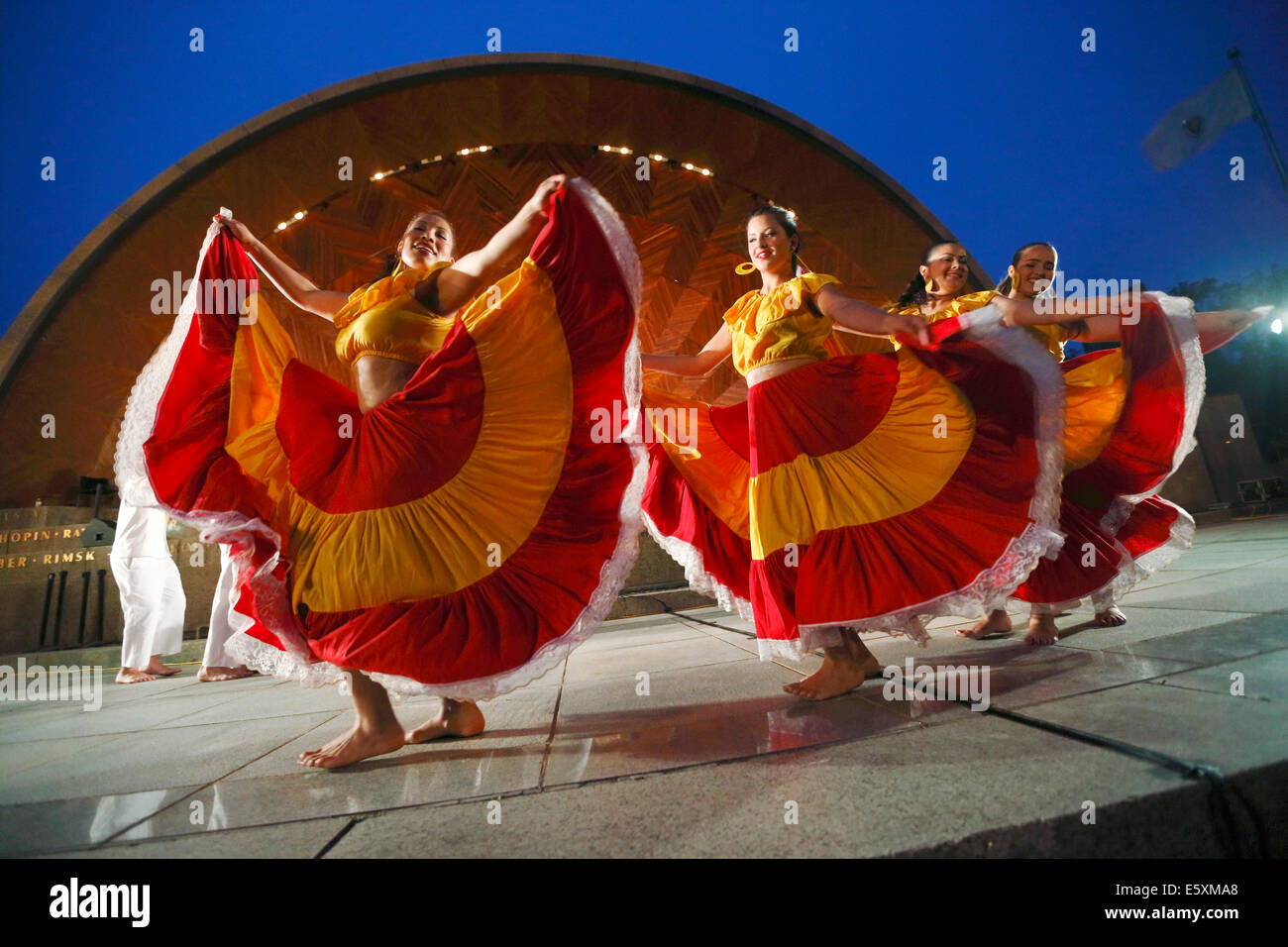 BHZ Latin American dancers performing in front of the Hatch Shell on the Esplanade, Boston, Massachusetts, USA Stock Photo