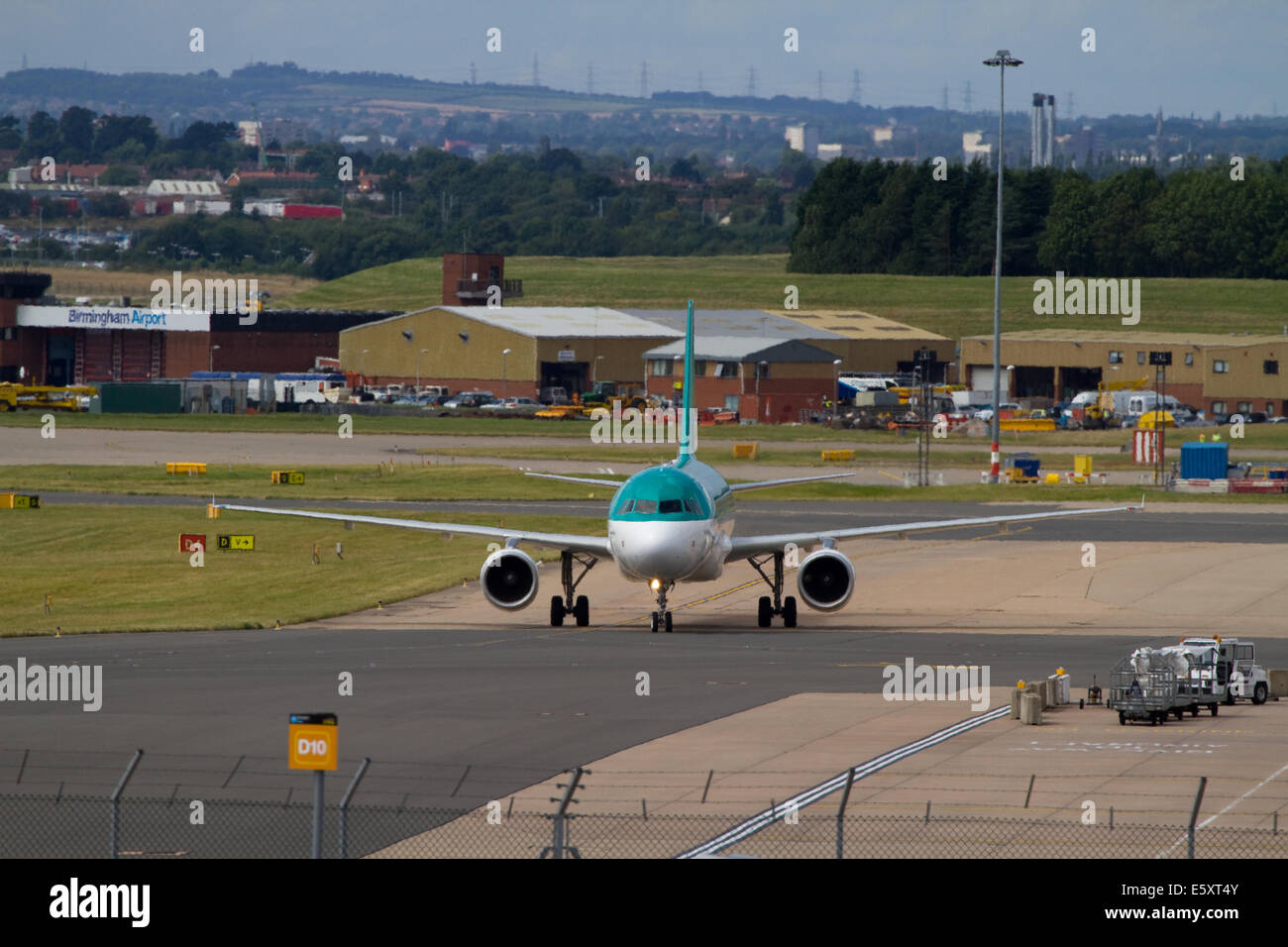 Airliner taxiing at Birmingham Airport Stock Photo